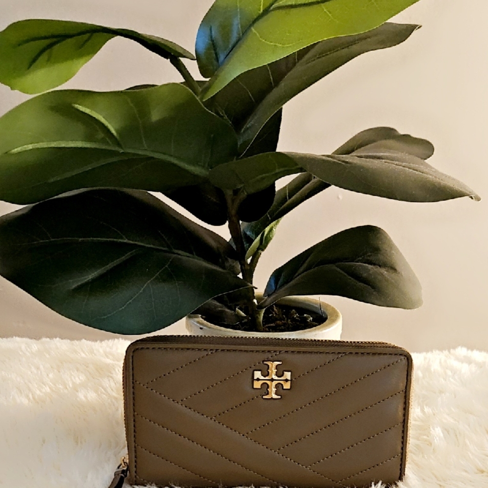 Tory Burch Olive Quilted Wallet